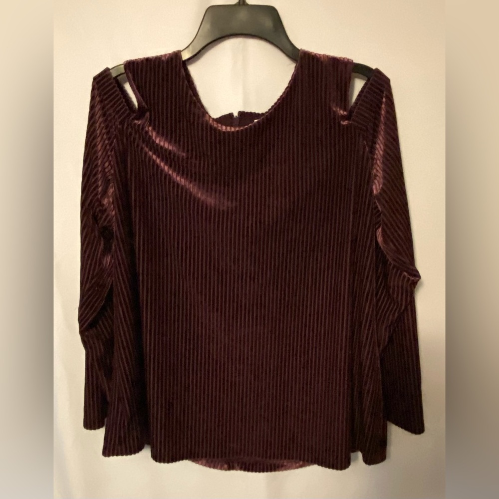 Calvin Klein peep shoulder top